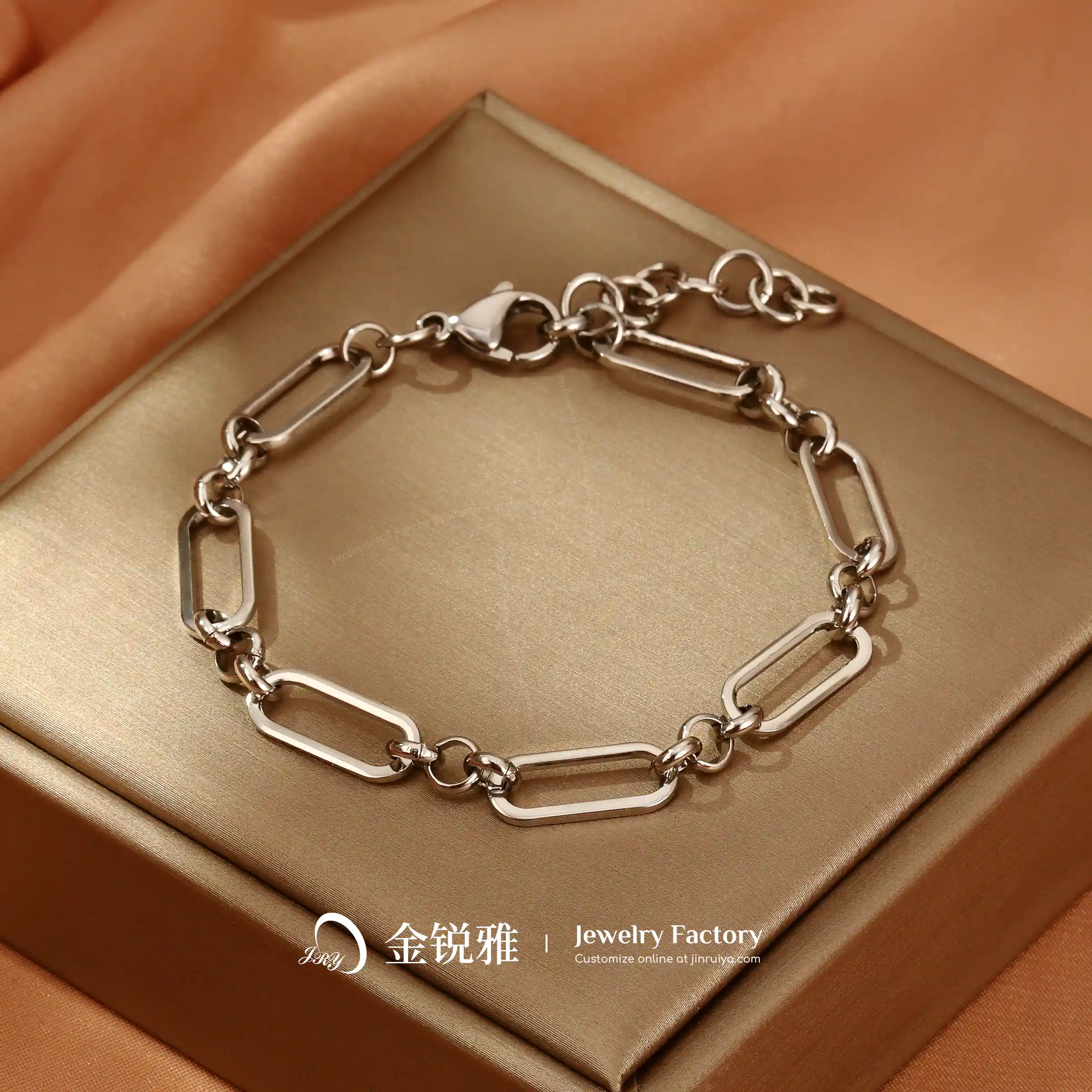 Still life photo of 1:3 oval pearl circle chain bracelet