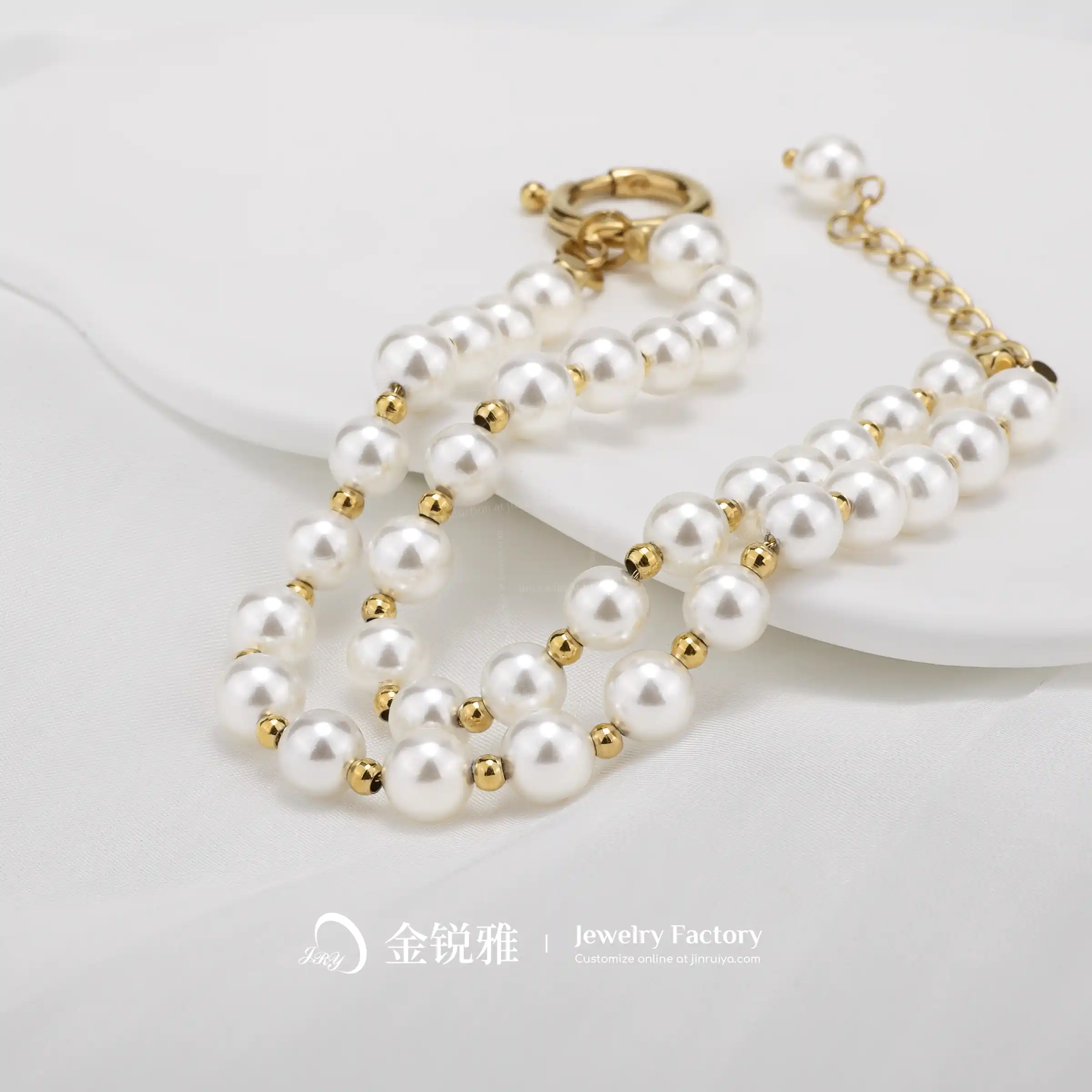 Display of the double-layer pearl bracelet