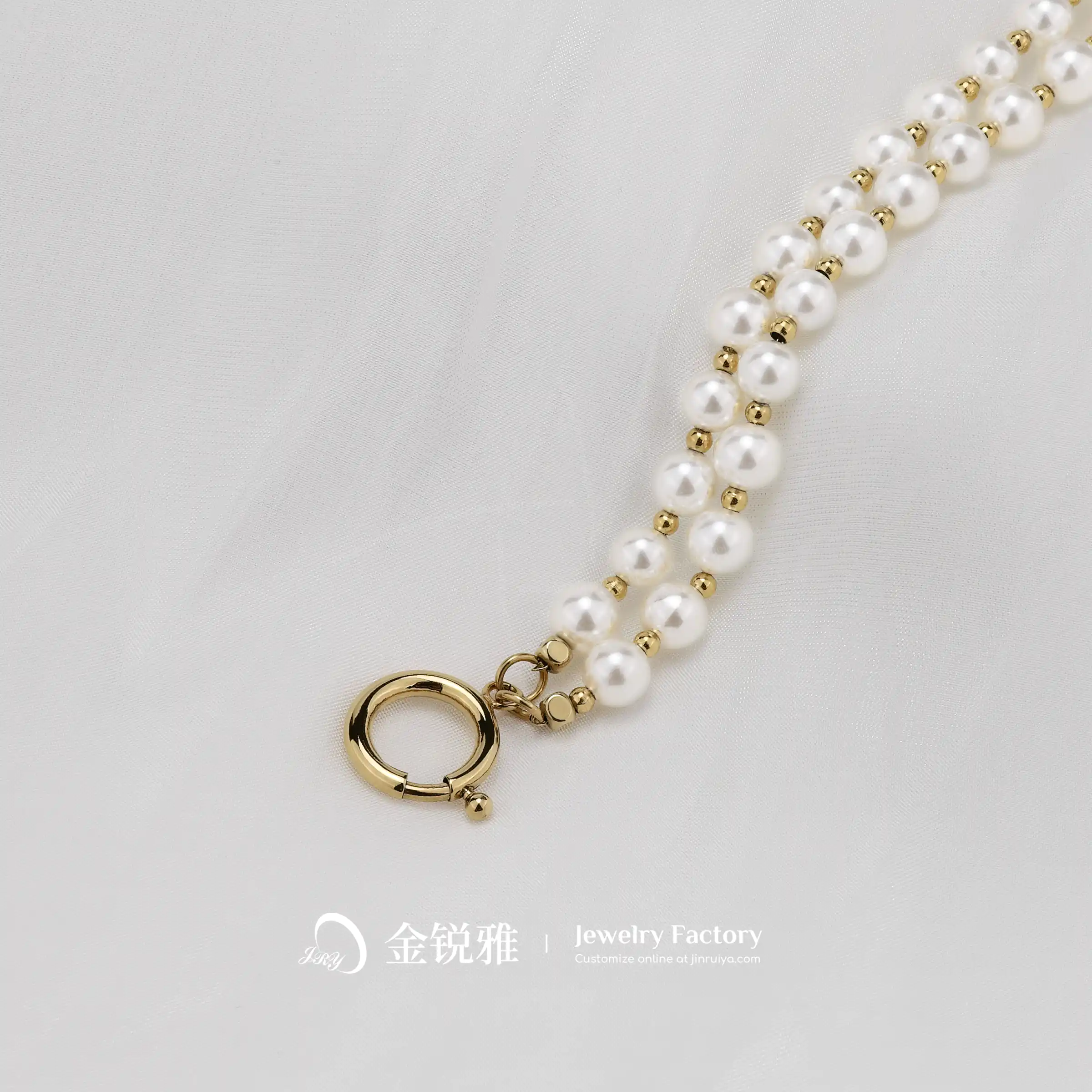 The clasp of the double-layer pearl bracelet