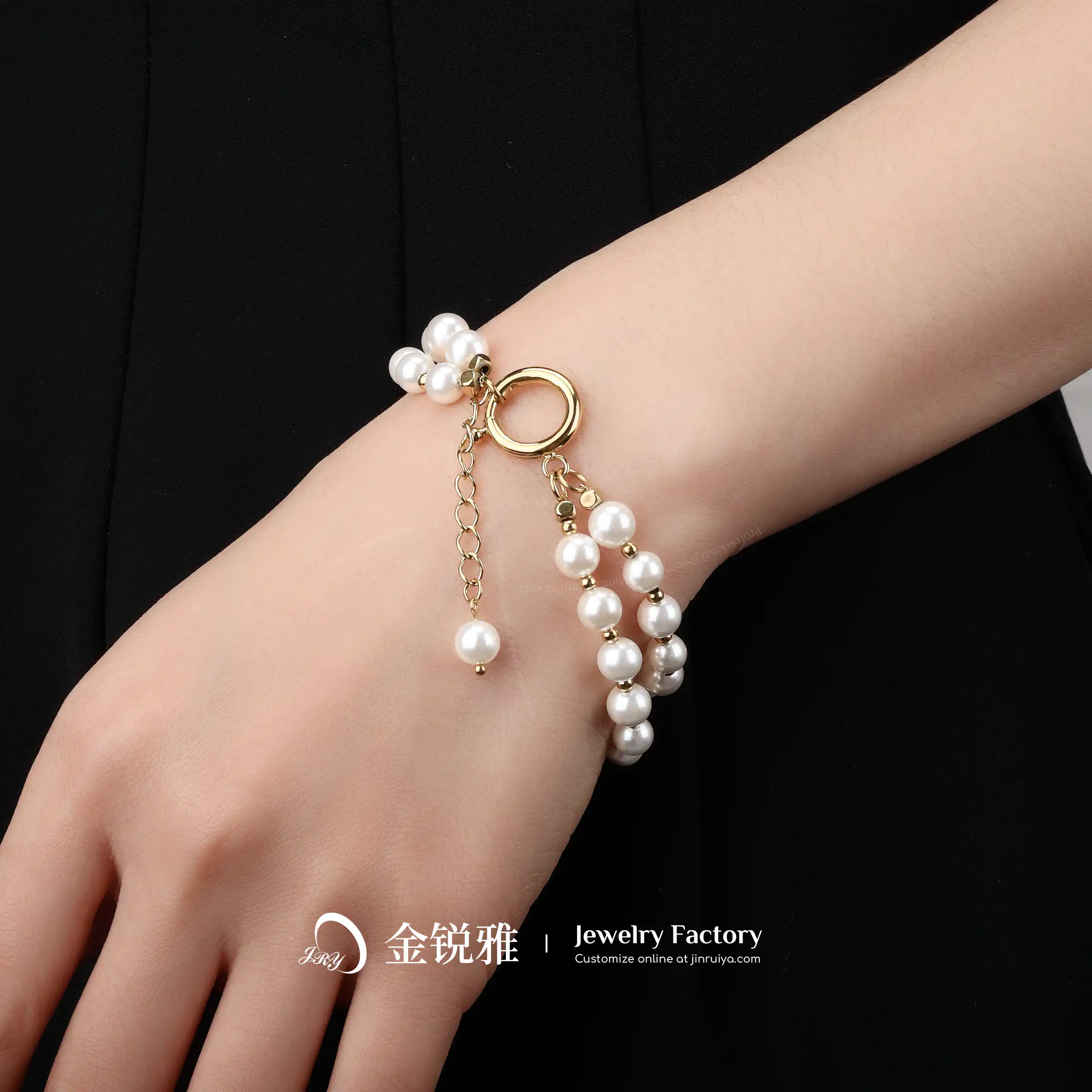 The clasp of the double-layer pearl bracelet is displayed