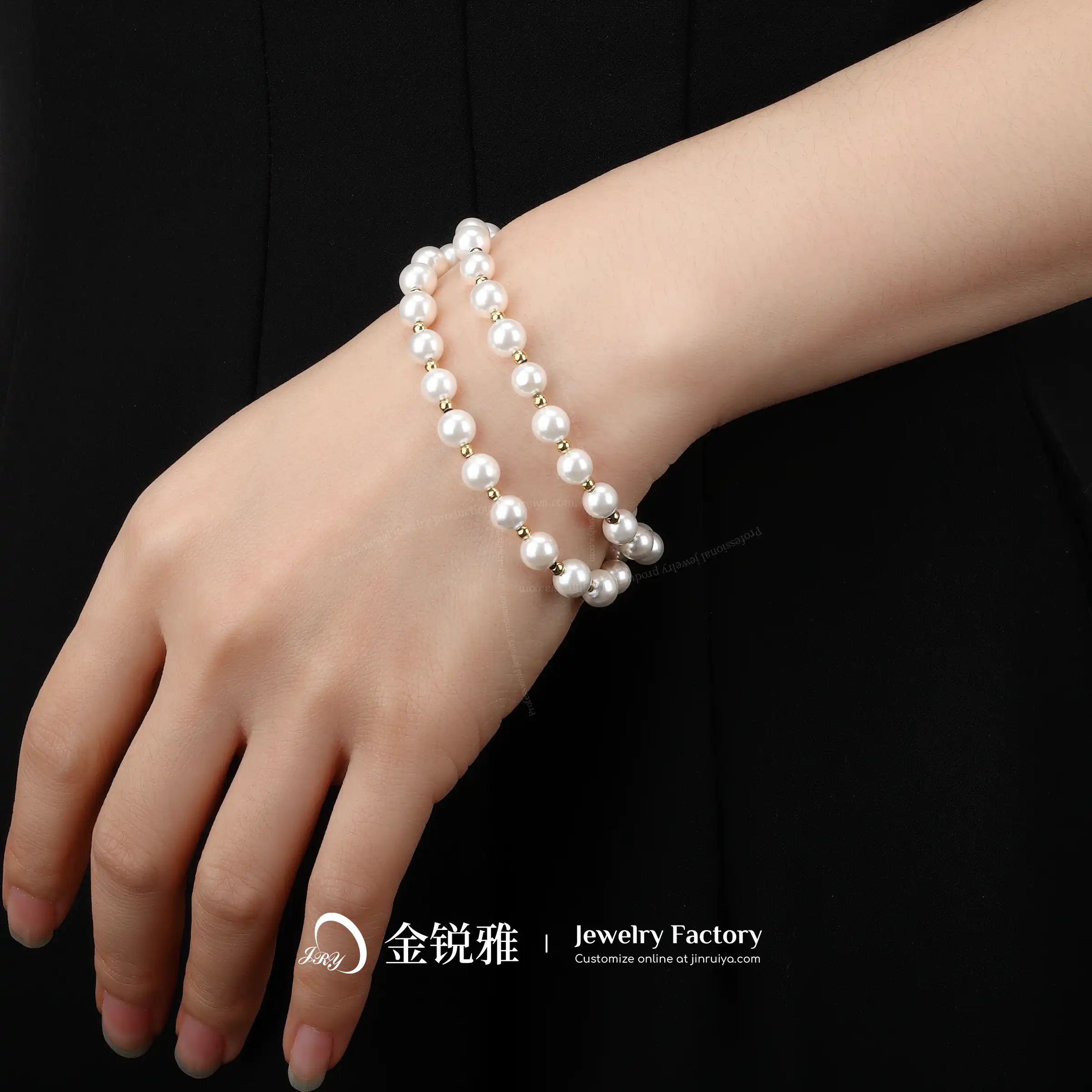 The wearing effect of the double-layer pearl bracelet